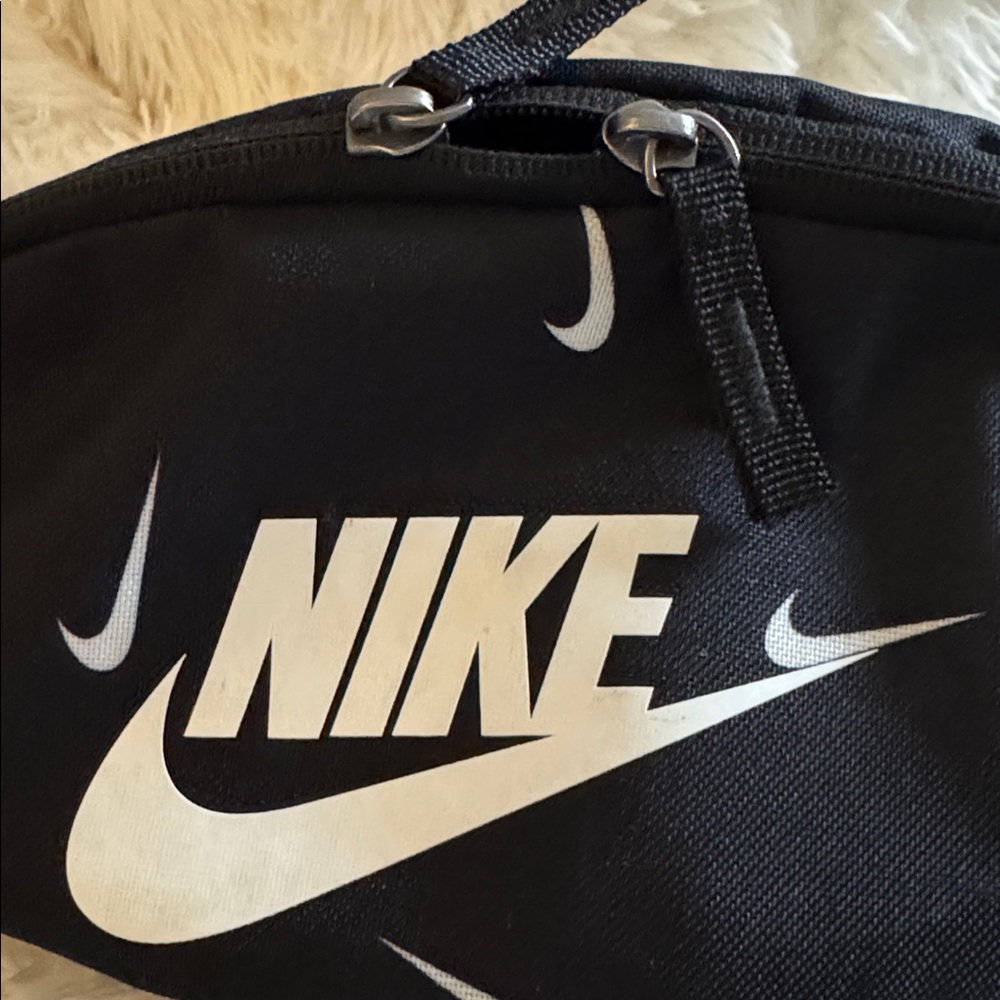 Nike Unisex Heritage hip pack with a repeating swoosh print.